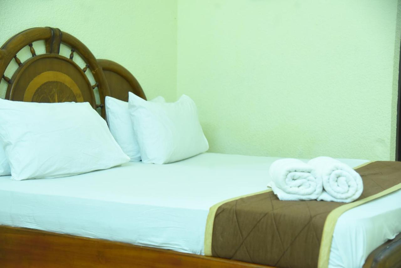 קניאקומרי Hotel Raja Palace מראה חיצוני תמונה