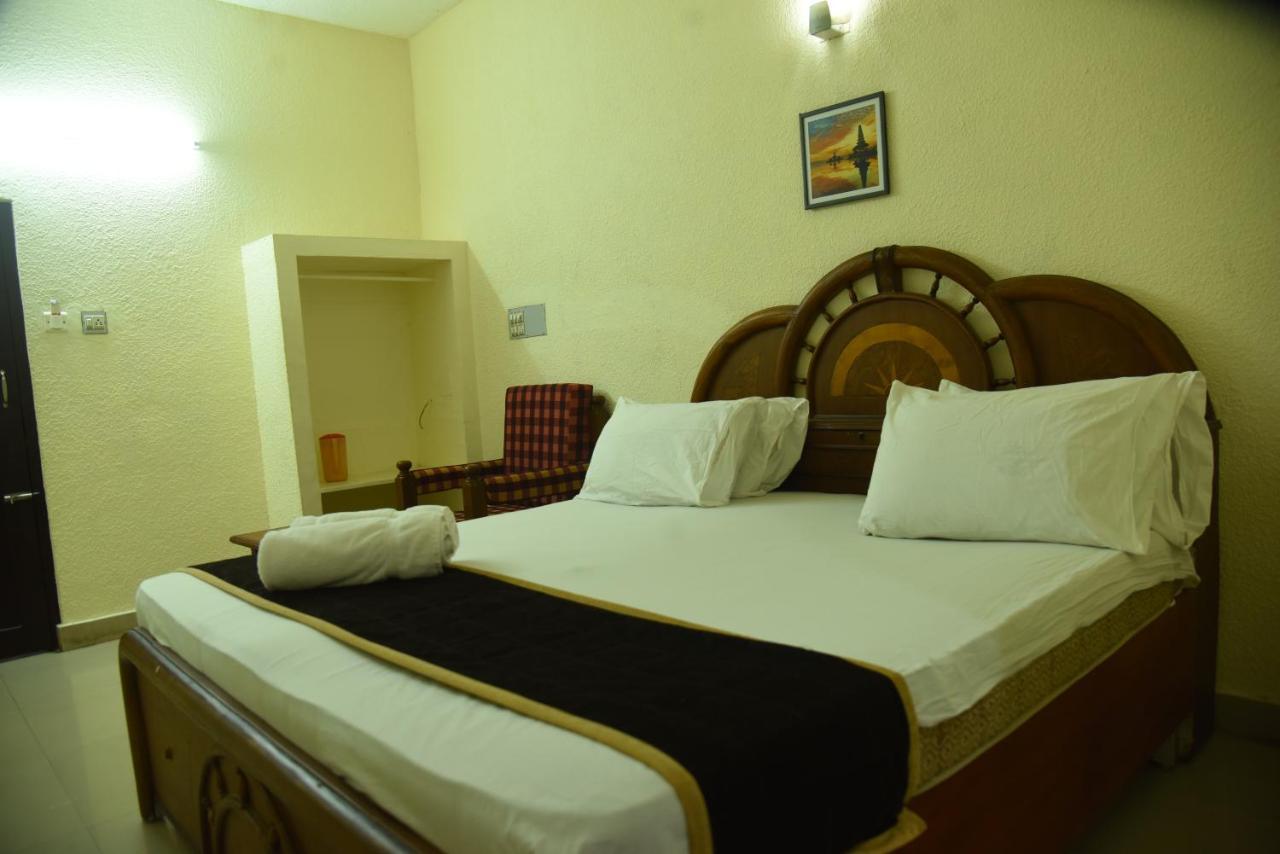 קניאקומרי Hotel Raja Palace מראה חיצוני תמונה