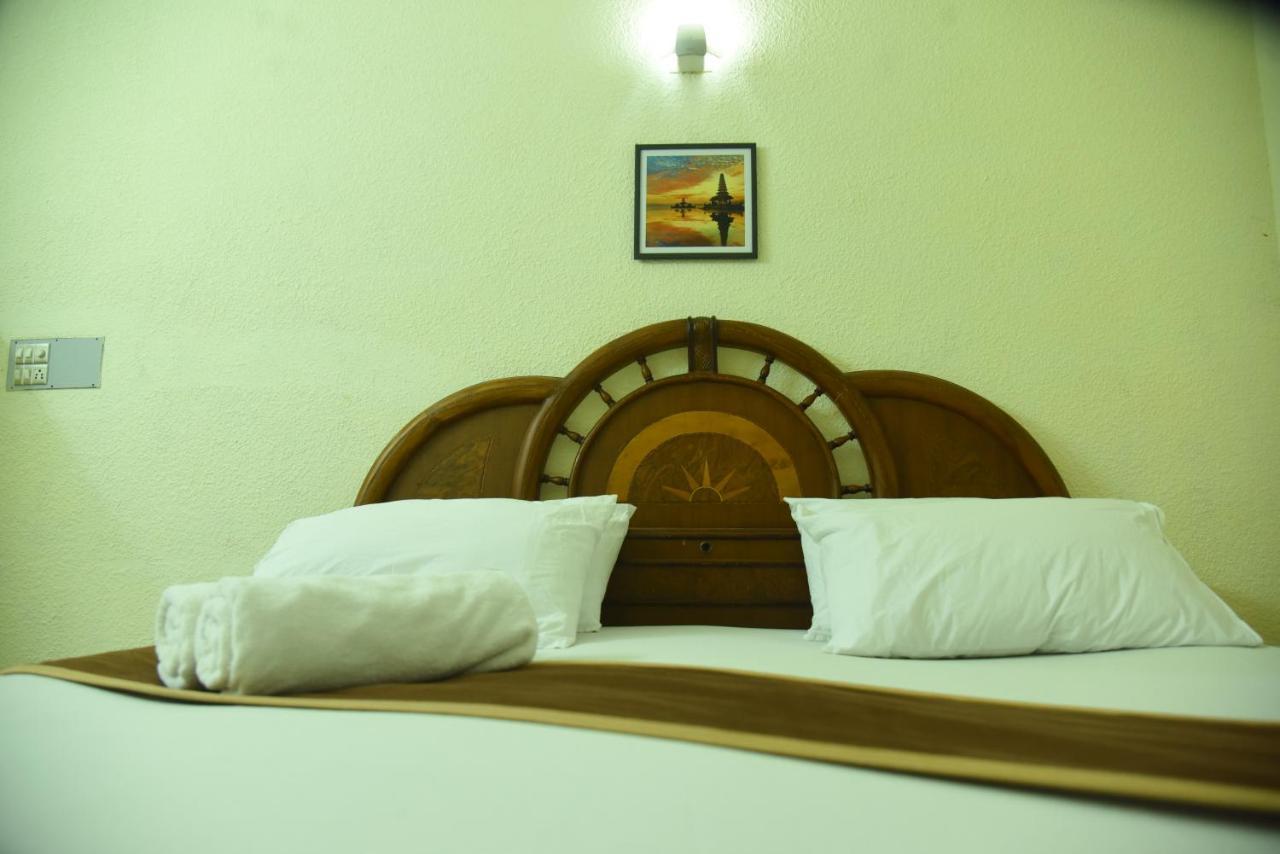 קניאקומרי Hotel Raja Palace מראה חיצוני תמונה