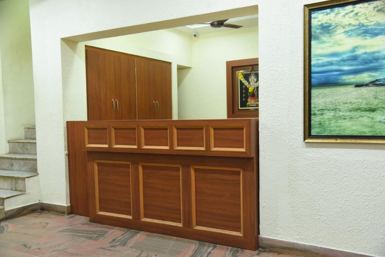 קניאקומרי Hotel Raja Palace מראה חיצוני תמונה