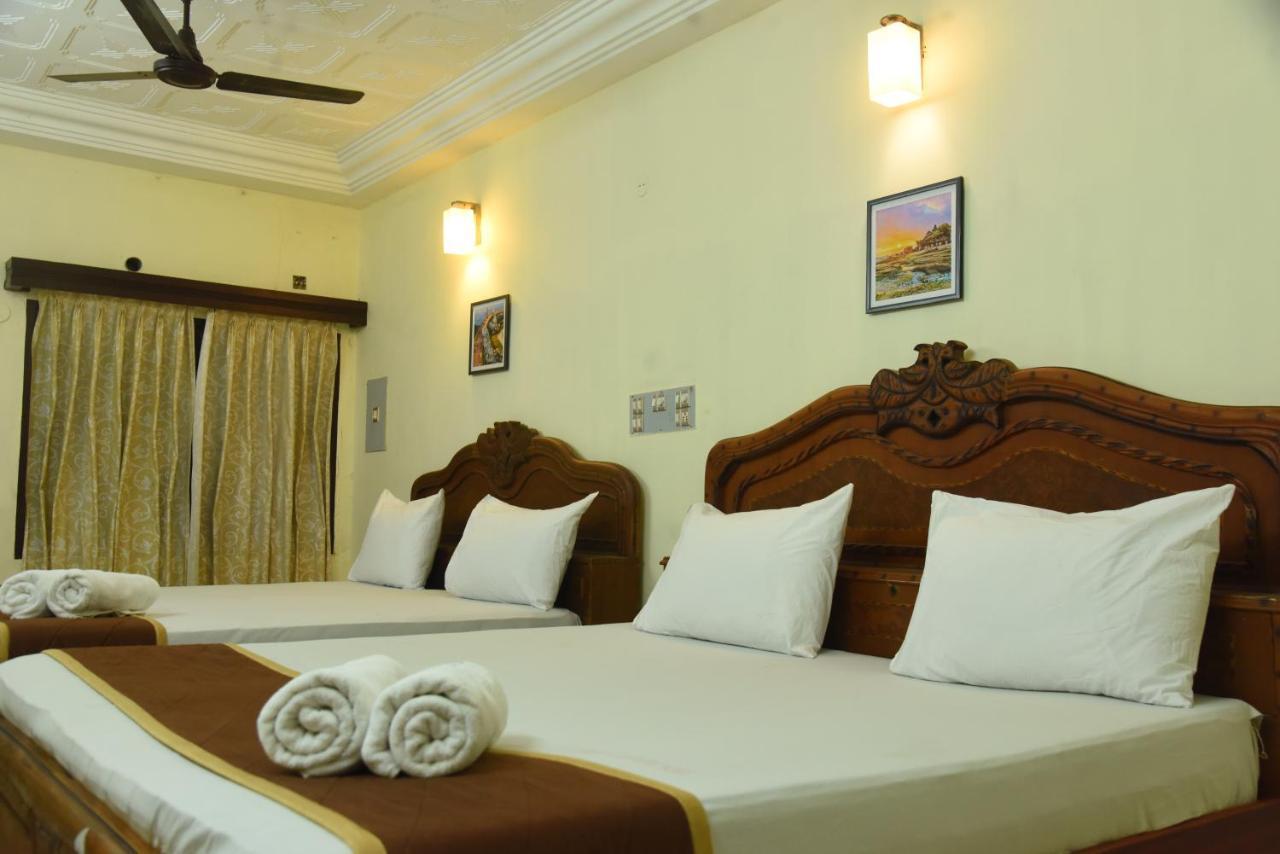 קניאקומרי Hotel Raja Palace מראה חיצוני תמונה
