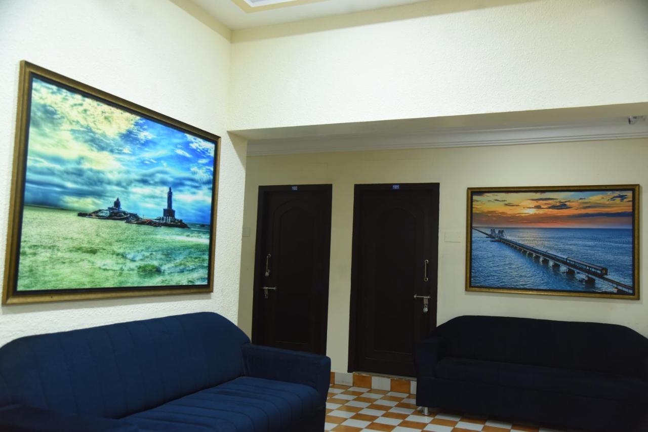 קניאקומרי Hotel Raja Palace מראה חיצוני תמונה