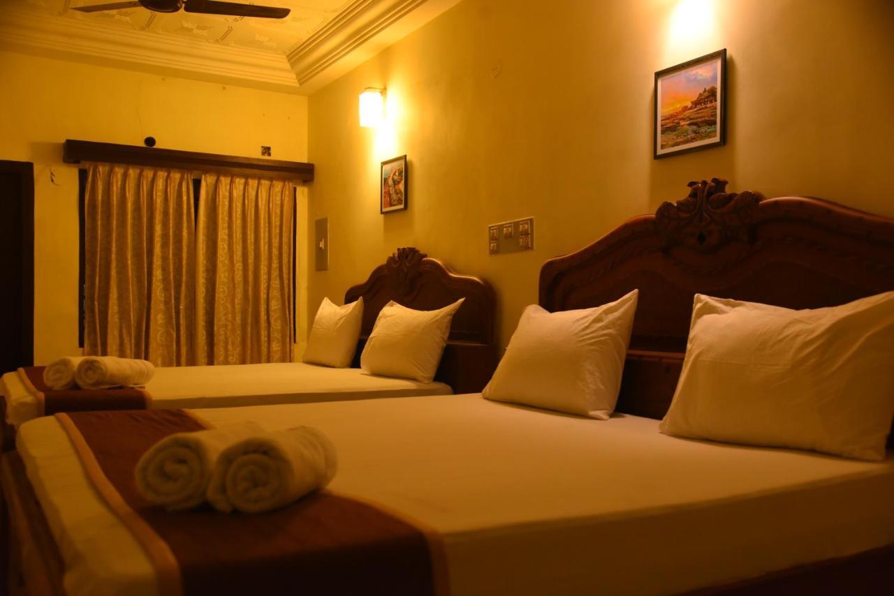 קניאקומרי Hotel Raja Palace מראה חיצוני תמונה